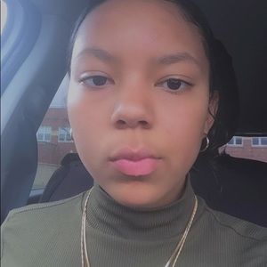 Meet your Posher, Alexis